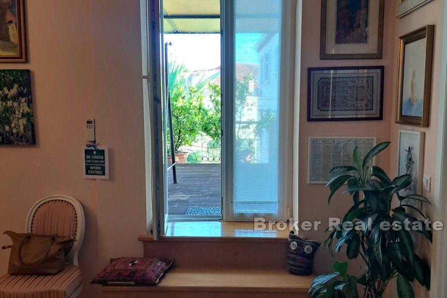 Center, luxury apartment with terrace
