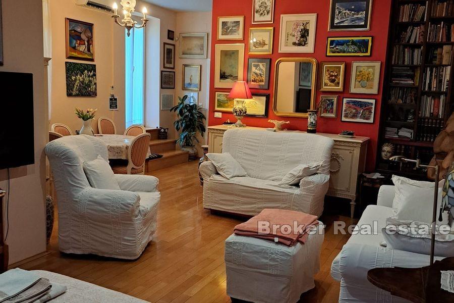 Center, luxury apartment with terrace