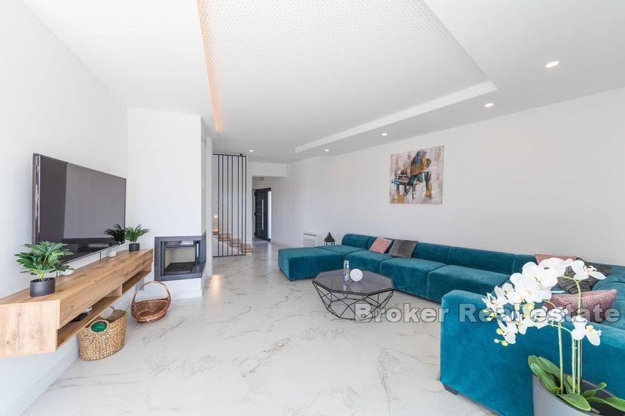 Modern nybyggd villa med pool