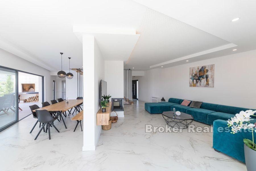 Modern nybyggd villa med pool