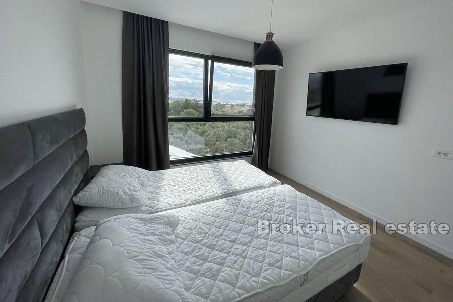 Villa moderna di nuova costruzione con piscina