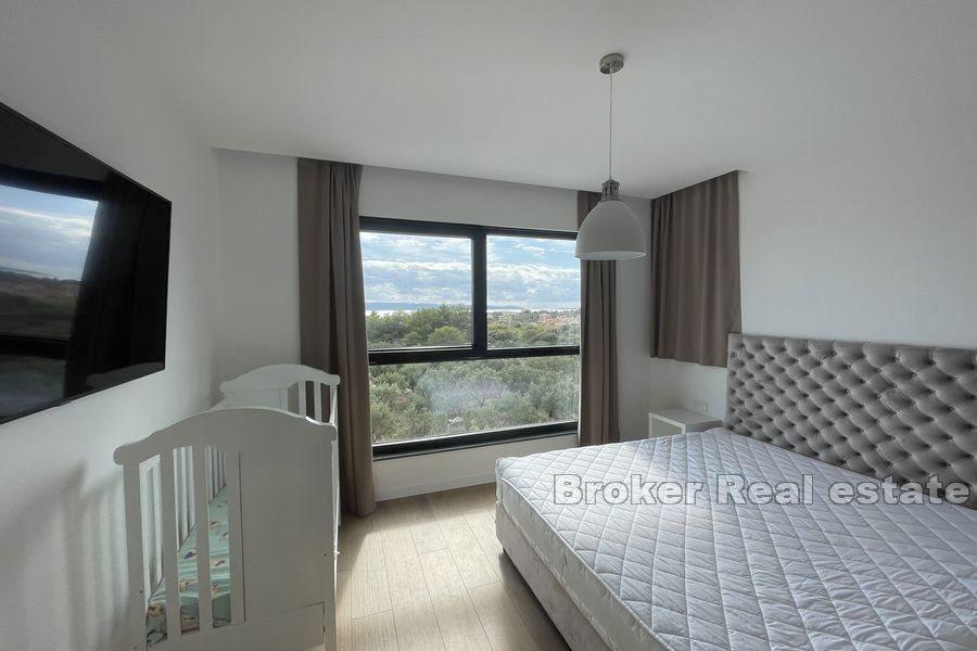 Villa moderna di nuova costruzione con piscina