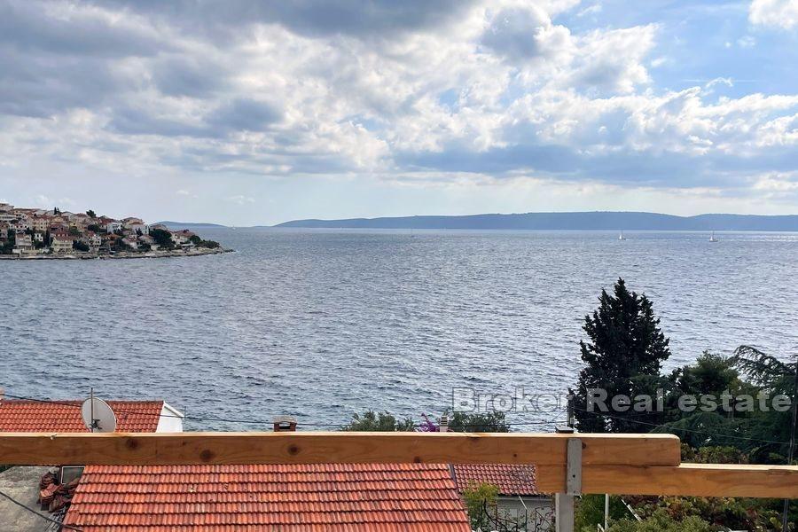 Appartements dans un immeuble neuf avec vue mer