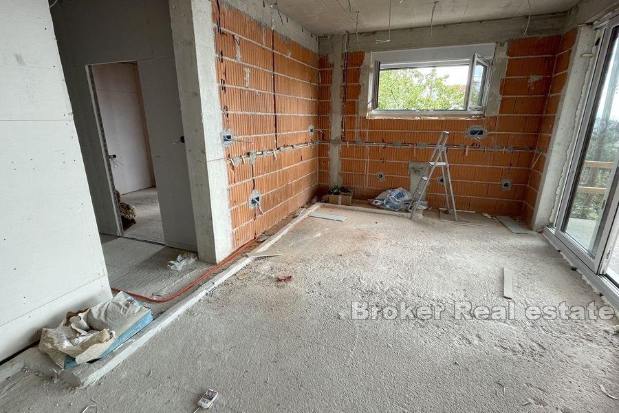 Appartements dans un immeuble neuf avec vue mer