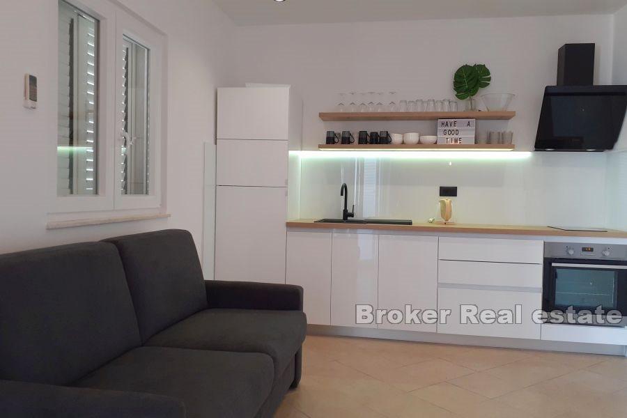 Leilighetshus med utsikt over havet og øyene