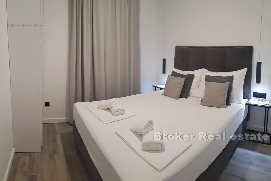 Leilighetshus med utsikt over havet og øyene