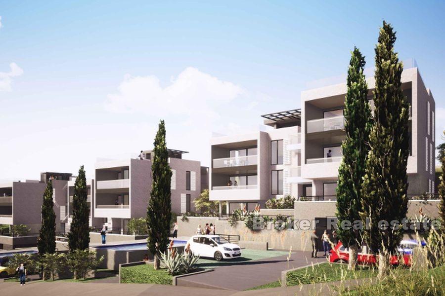 Immeuble résidentiel en construction avec vue mer