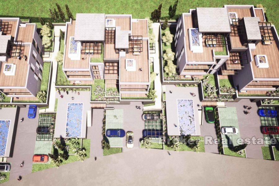 Immeuble résidentiel en construction avec vue mer