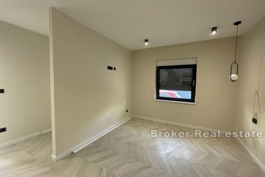 Nowo wybudowana willa z basenem