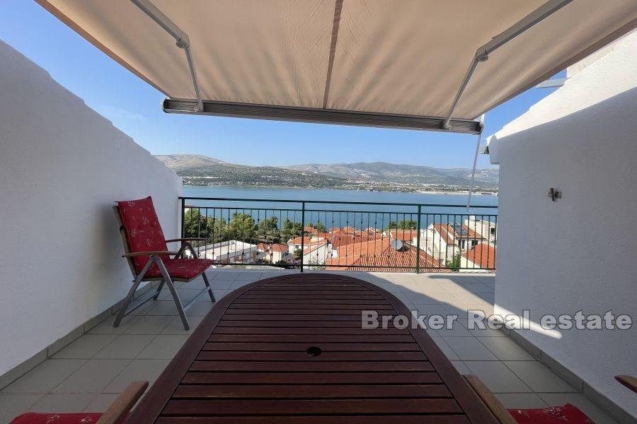Zweizimmer-Penthouse-Wohnung mit Meerblick