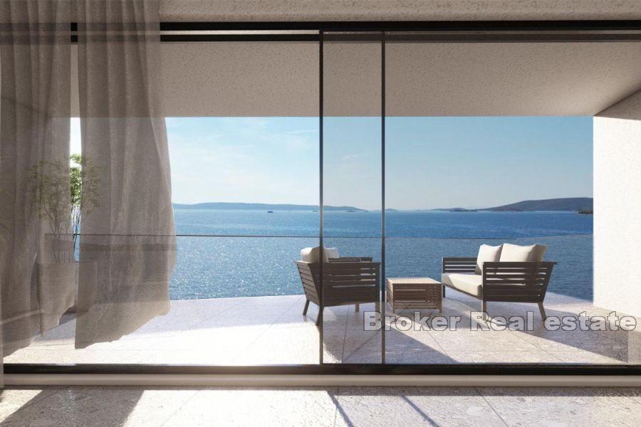 Luxury apartments in an exceptional location in the first row to the sea