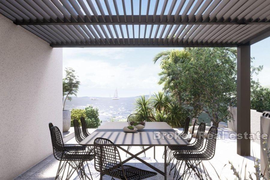 Luxury apartments in an exceptional location in the first row to the sea