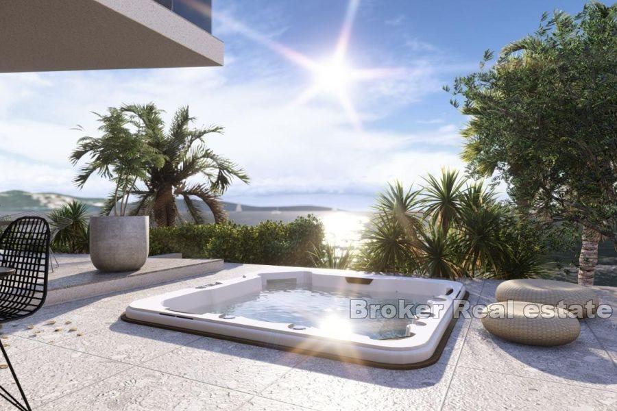 Luxury apartments in an exceptional location in the first row to the sea