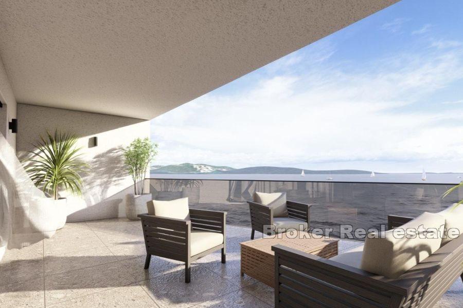 Luxury apartments in an exceptional location in the first row to the sea