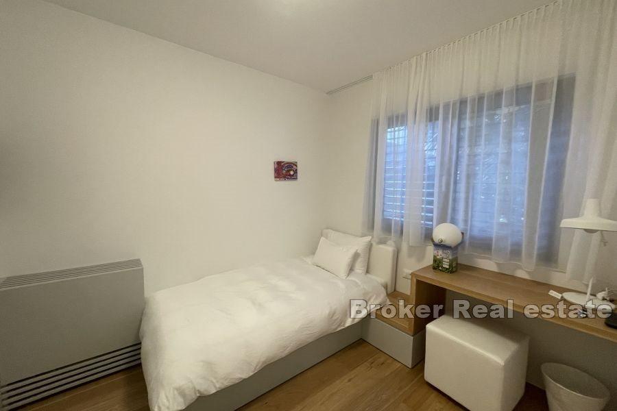 Meje - Moderna vila s pogledom na more