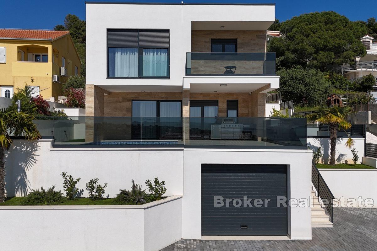 Luxury villa with pool near the sea