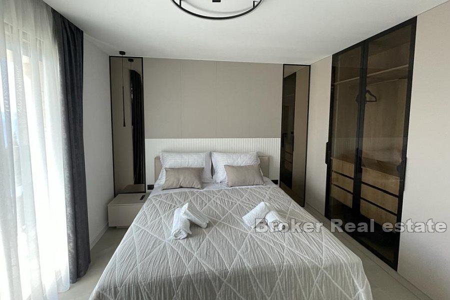 Luxusní vila s bazénem v blízkosti moře