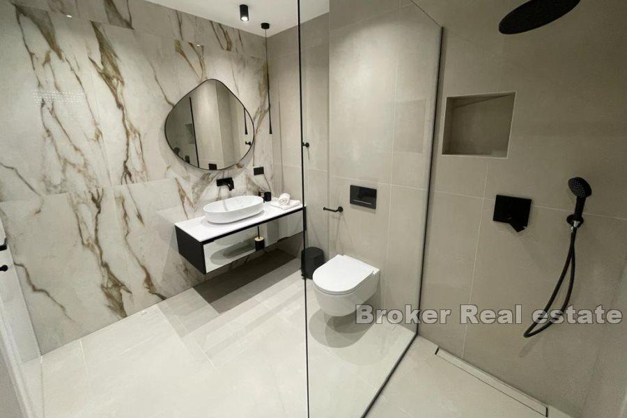 Luxusvilla mit Pool in Meeresnähe