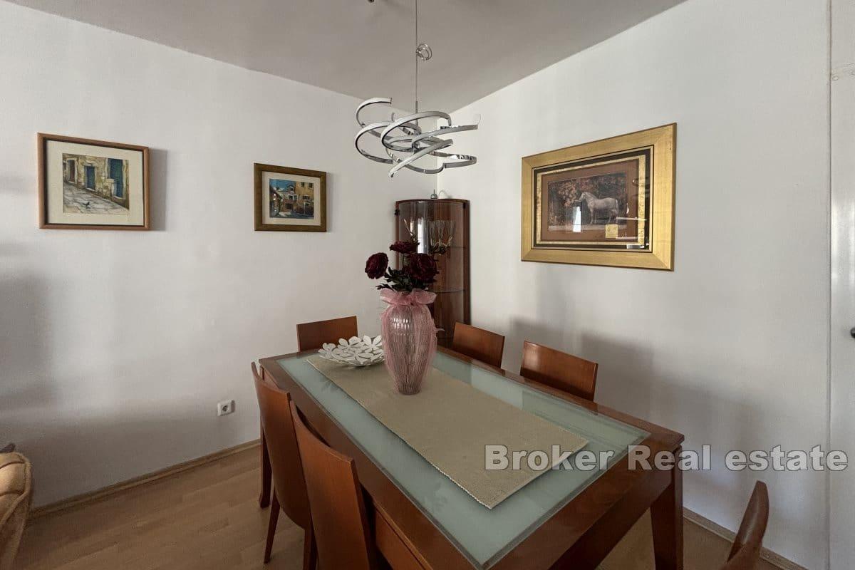 Komfortable Wohnung mit drei Schlafzimmern