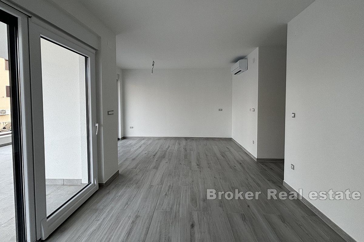 001-2035-144-Ciovo-Two-bedroom-apatment-near-the-sea-for-sale