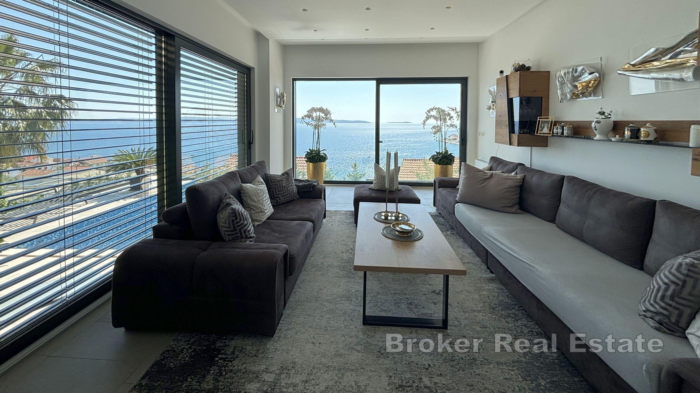 Villa di lusso con vista sul mare aperto
