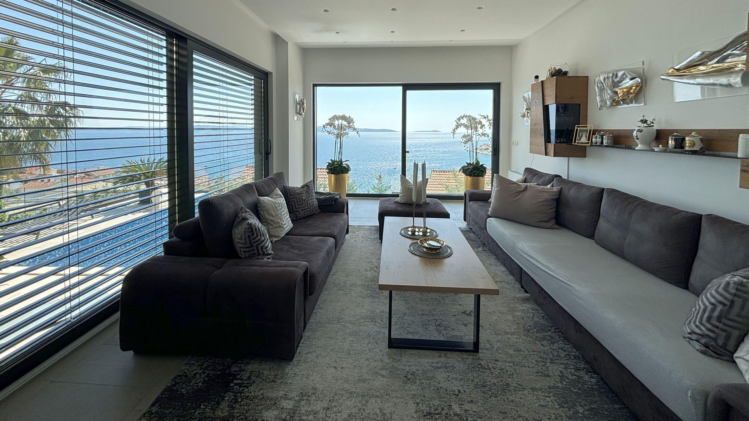 Lyxig villa med öppen havsutsikt