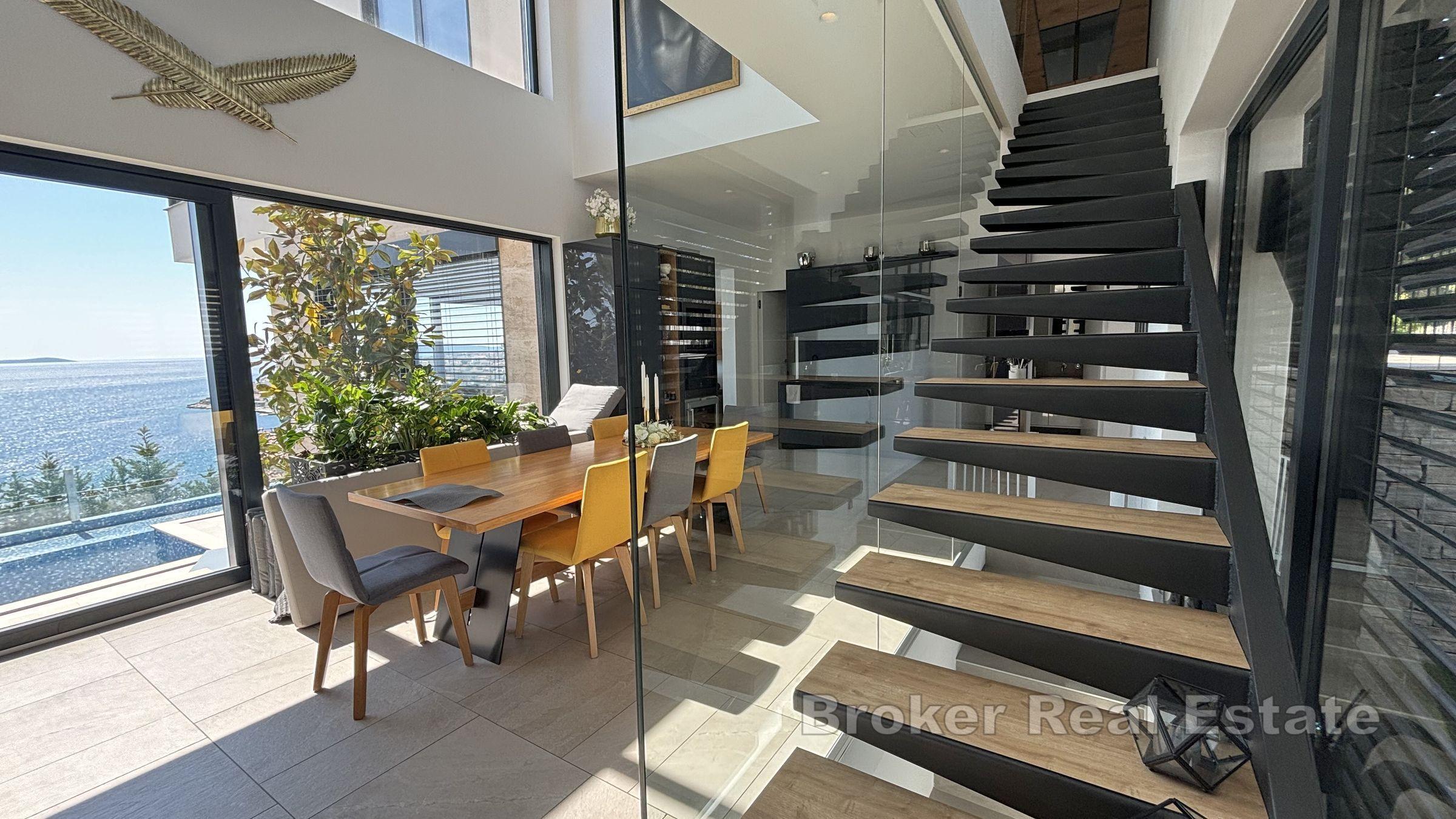 Luxusvilla mit offenem Meerblick