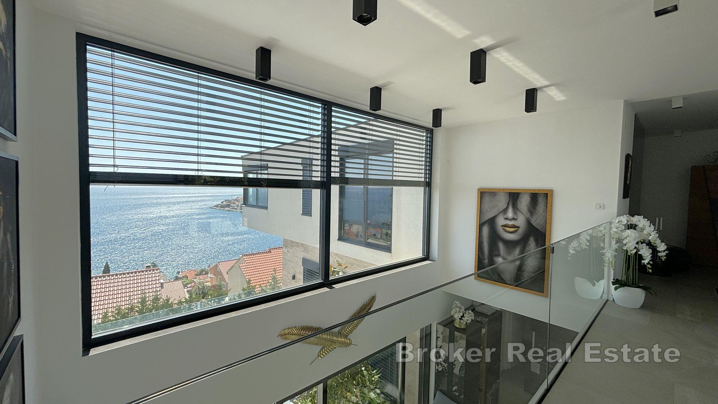 Luxusvilla mit offenem Meerblick