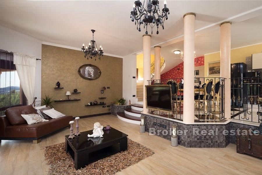 Moderne Villa mit Pool