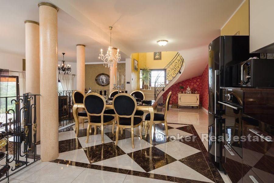 Moderne Villa mit Pool