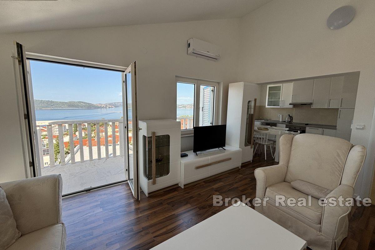 Appartement confortable de trois chambres avec une vue dégagée sur la mer