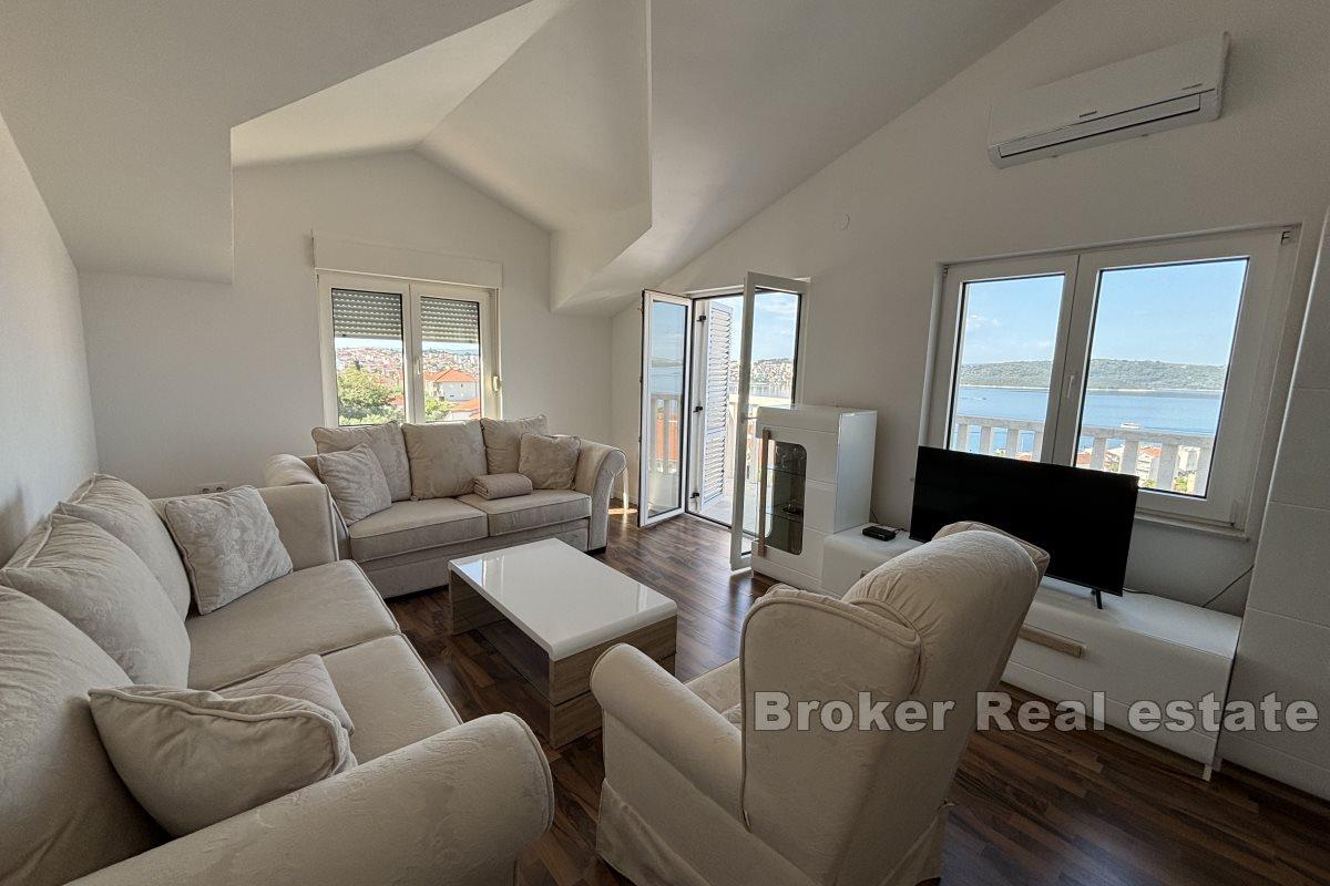 Komfortabel leilighet med tre soverom med åpen havutsikt