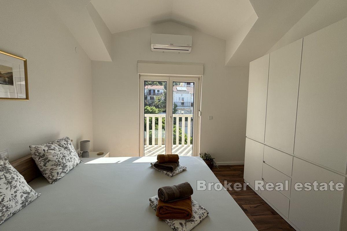 Appartement confortable de trois chambres avec une vue dégagée sur la mer