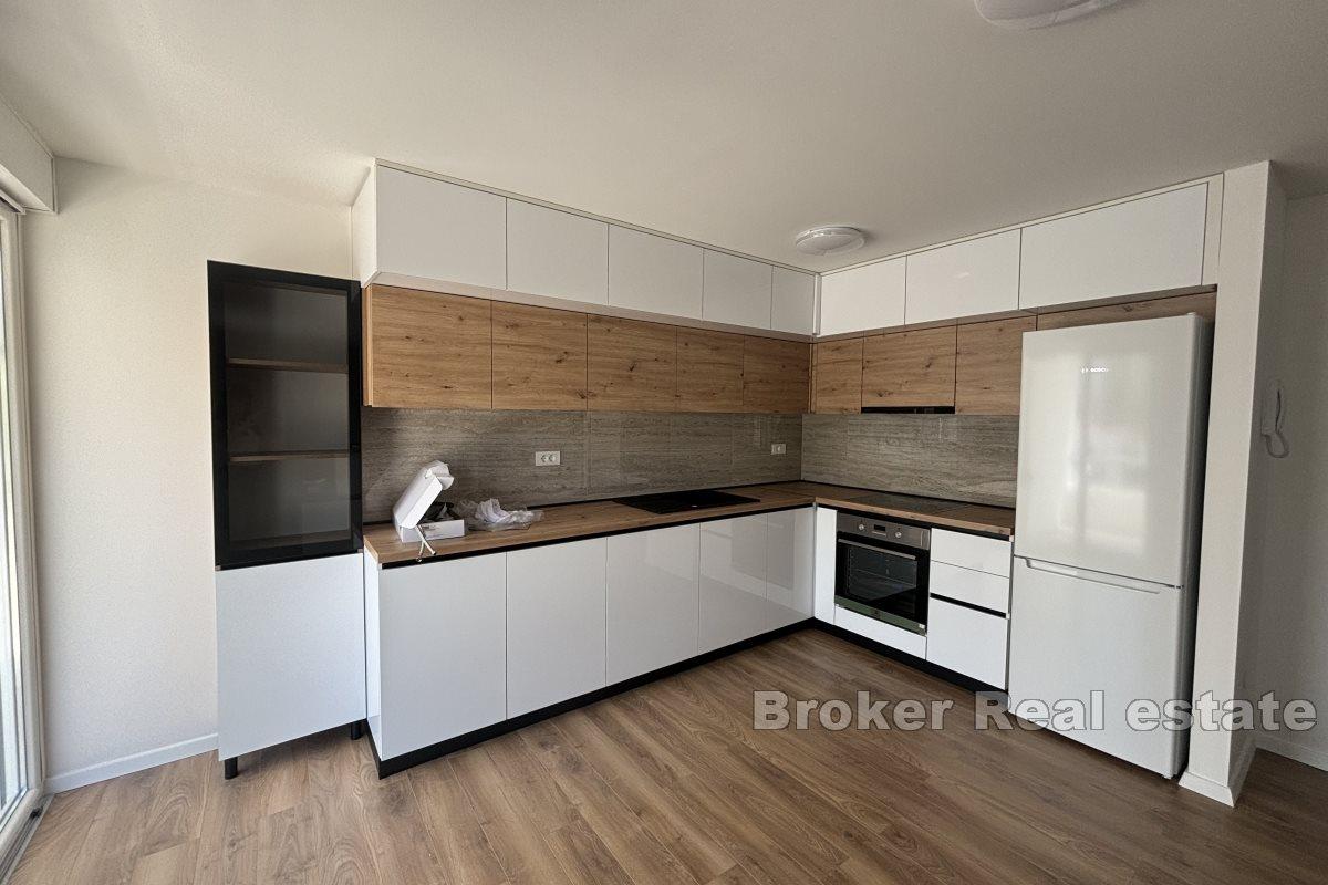 Moderne treroms leilighet