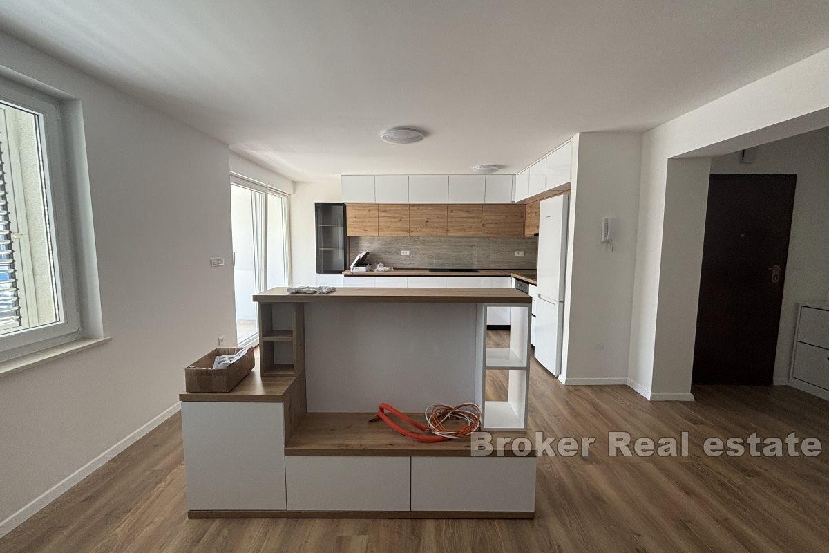Moderne treroms leilighet