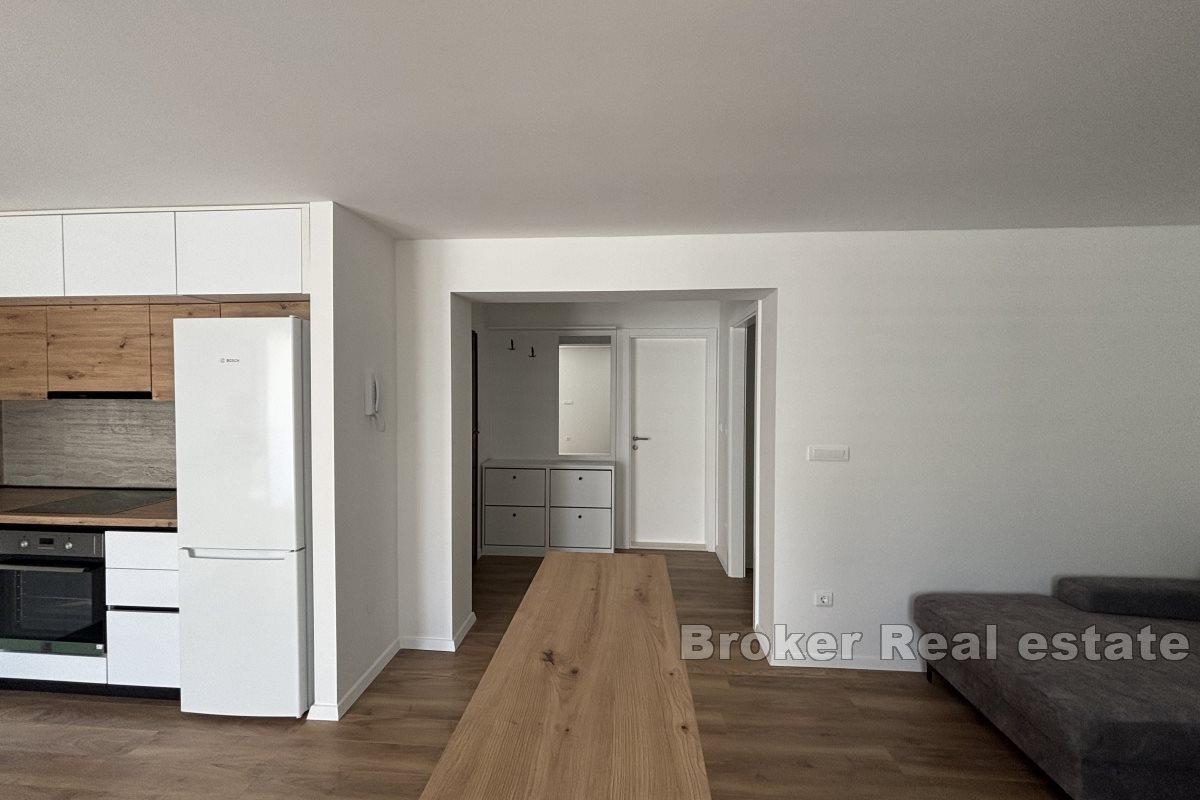 Moderne treroms leilighet