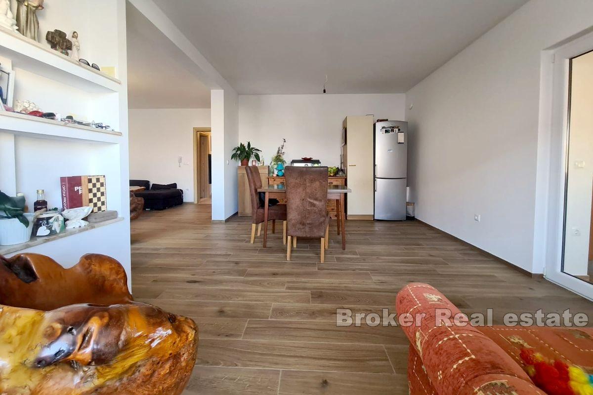 Przestronne mieszkanie z trzema sypialniami