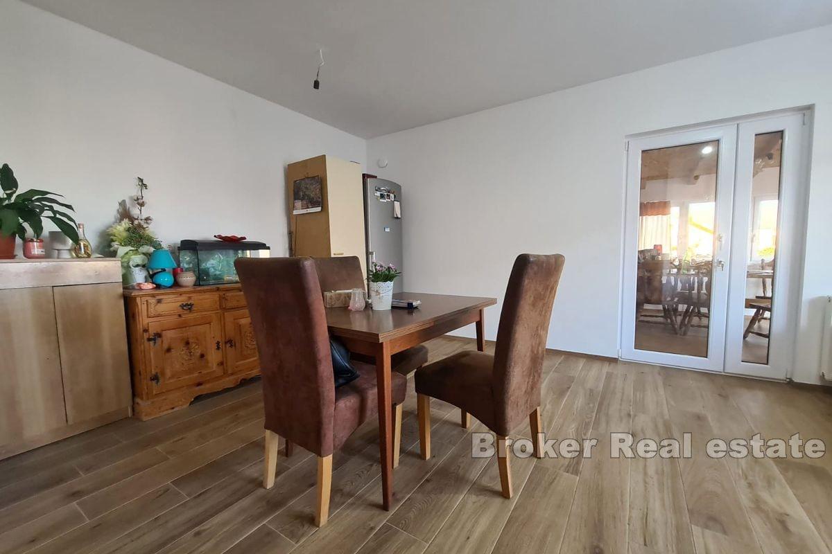 Prostran trosoban stan