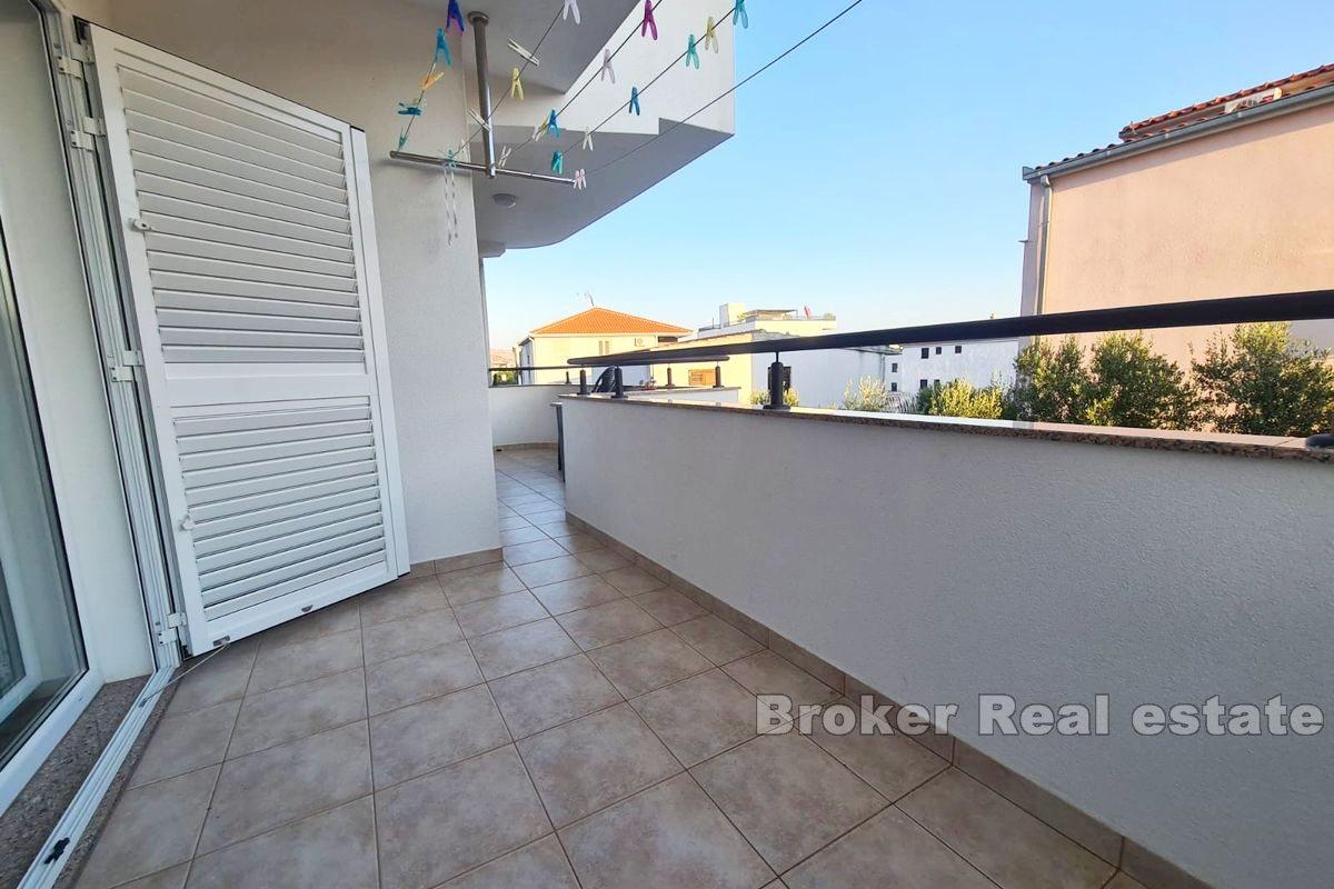 Prostran trosoban stan