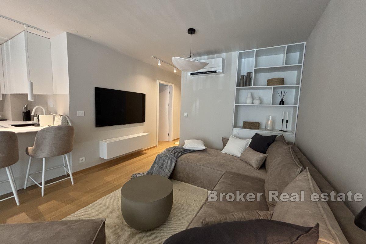 Luxurious three bedroom apartment (FIRST MOVE IN)