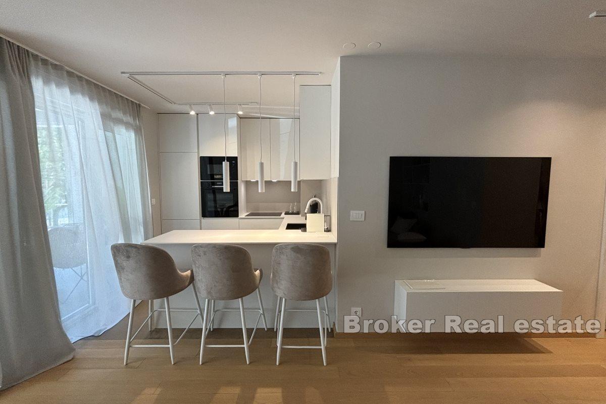 Luxurious three bedroom apartment (FIRST MOVE IN)