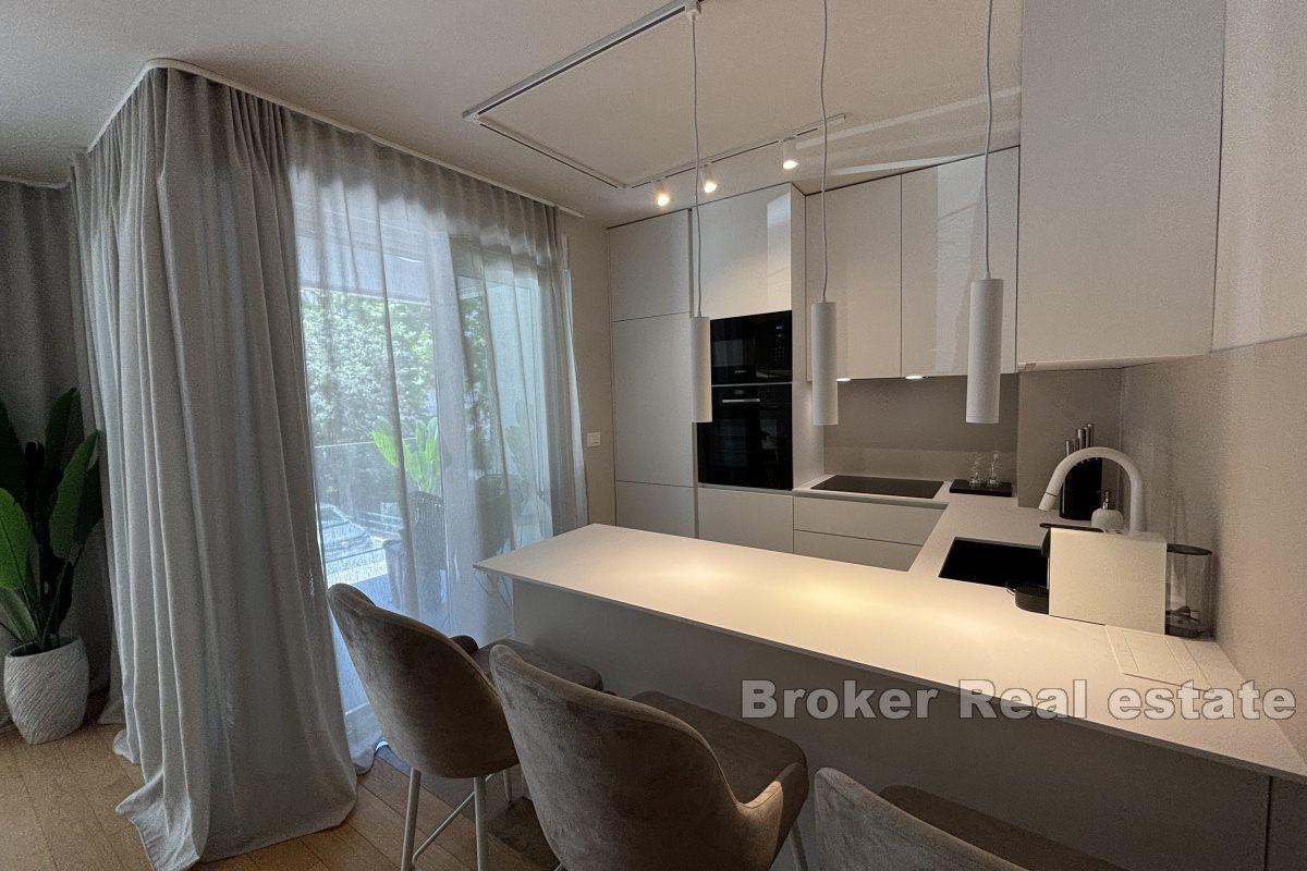 Luxurious three bedroom apartment (FIRST MOVE IN)