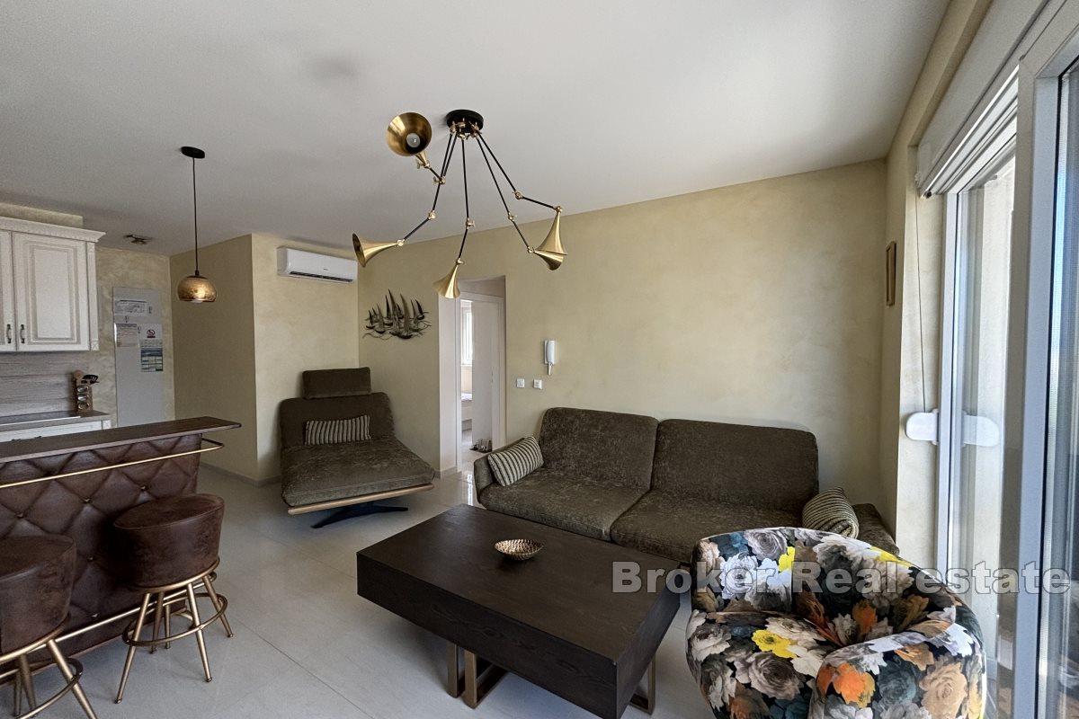 Nowoczesny apartament z częściowym widokiem na morze