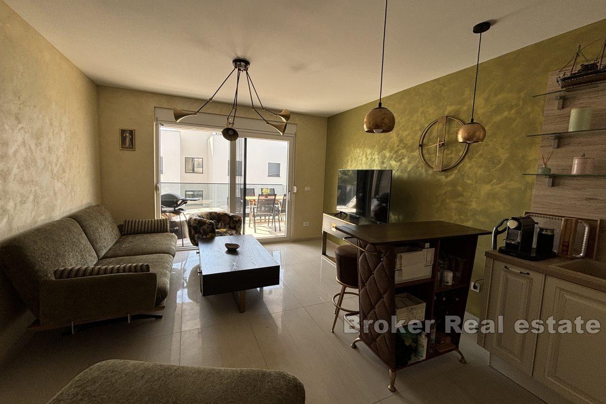 Nowoczesny apartament z częściowym widokiem na morze
