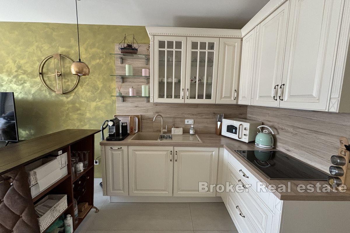 Nowoczesny apartament z częściowym widokiem na morze