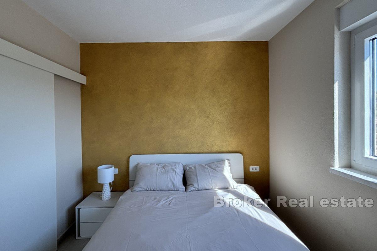 Nowoczesny apartament z częściowym widokiem na morze