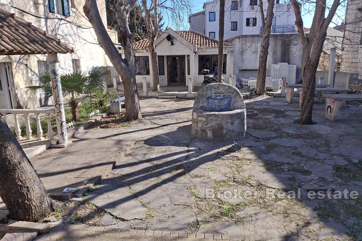 Casa con terreno edificabile in posizione privilegiata