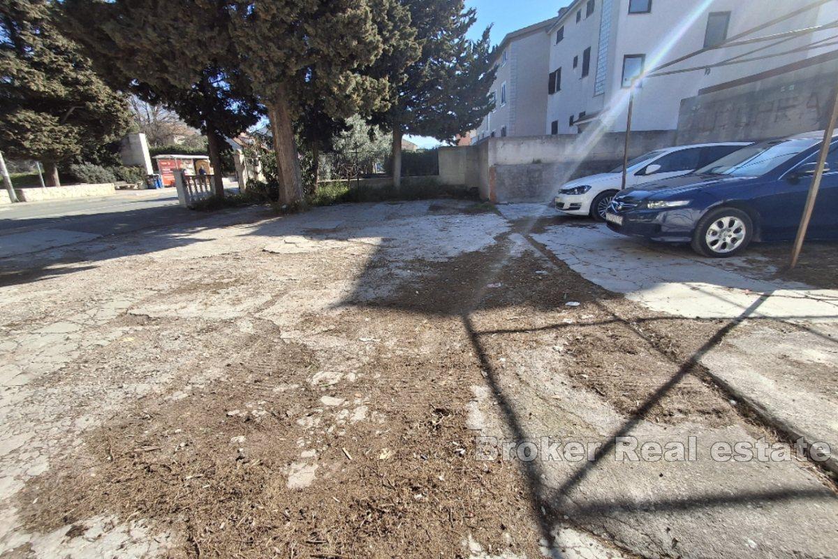 Casa con terreno edificabile in posizione privilegiata