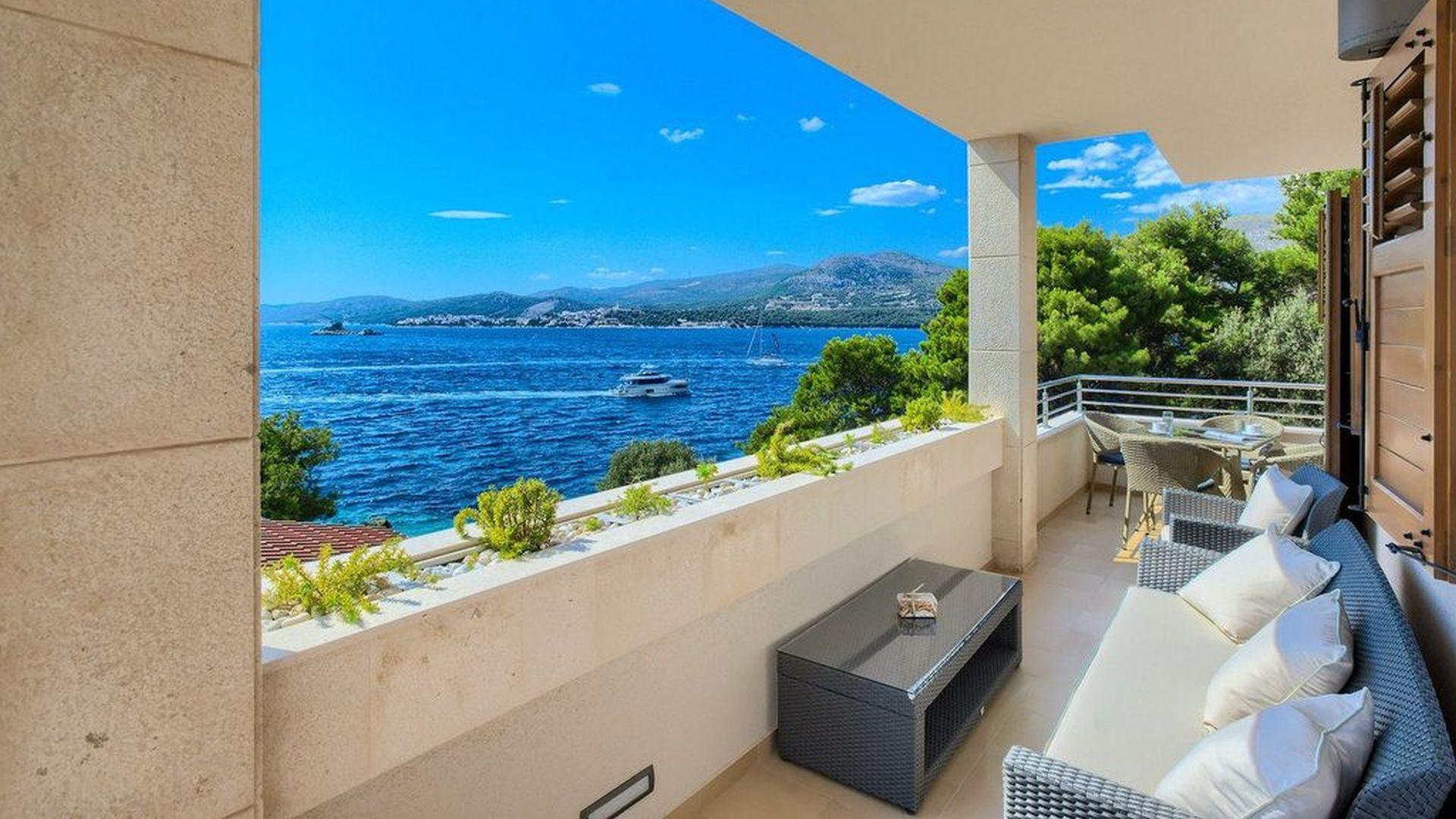 01-2035-164-island-ciovo-Luxury-villa-with-panoramic-sea-view-for-sale