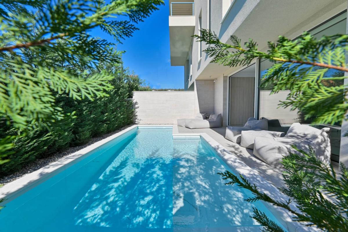001-2035-172-Trogir-Luxury-villa-with-a-sea-view-sale